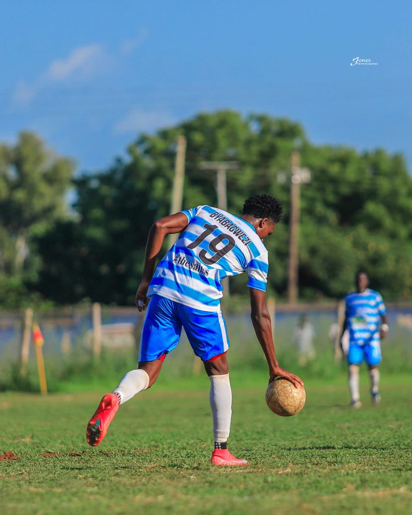 Sole control, total focus and determination✊
Dream chaser 🙏
Wishing you a blessed week🙏