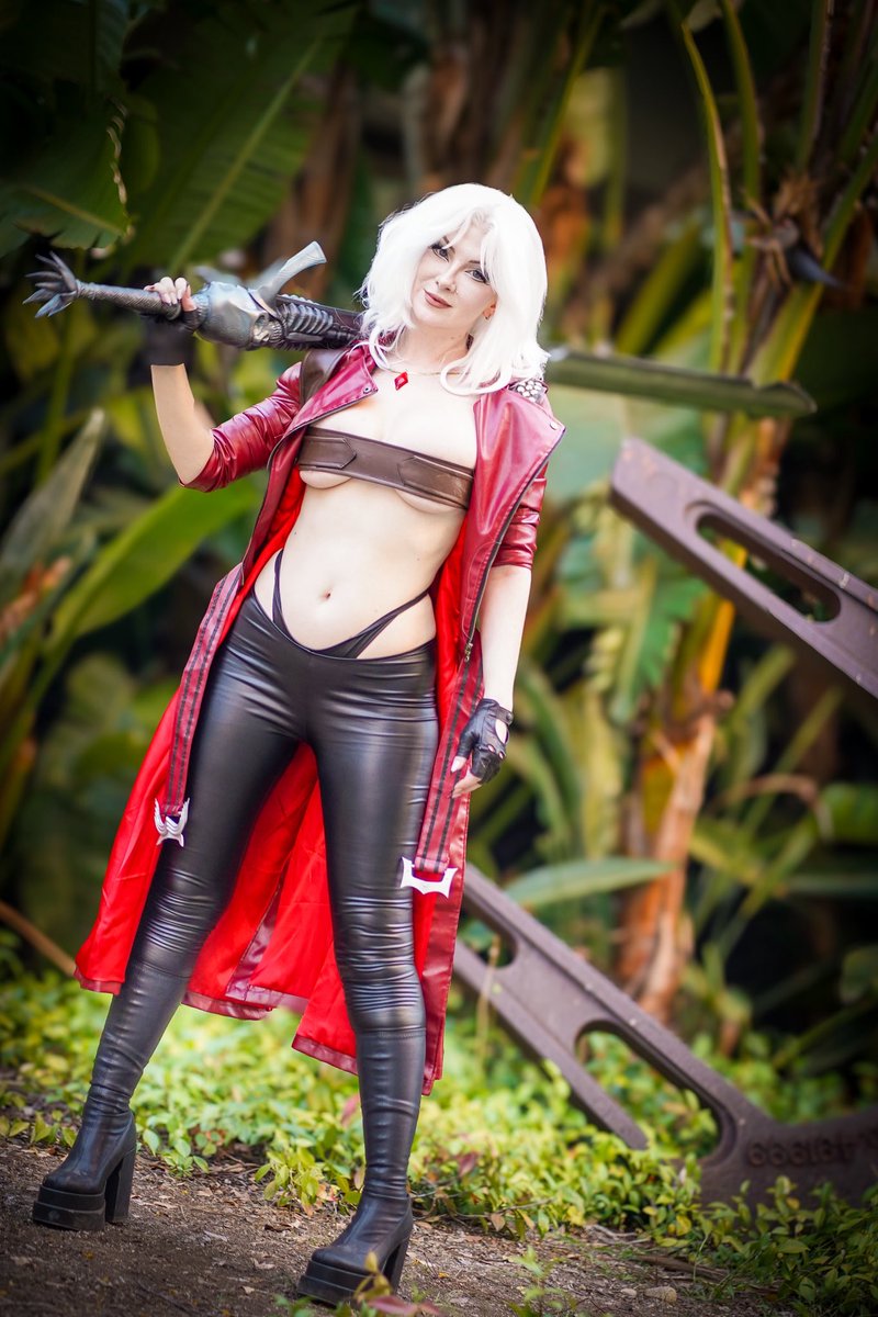 iamace87's tweet photo. Strength is a choice Fighting like hell to protect whats
important. Cosplayer: @ashlynne_dae as Dante 
#animeexpo2025
#devilmaycry
#dantecosplay
#cosplayergirl
#devilmaycrycosplay https://t.co/NewowJVnt3