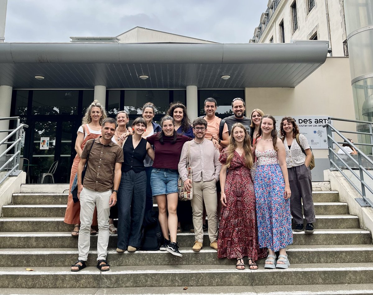 Muga bat eta bi estaturen artean, gazteen nortasun politikoaren eraikuntza gogoetagai
urls.fr/hqFUd4

Mugaz gaindiko udako ikastaroen karietara gazteen nortasun politikoa eta nazioaren ulertzeko manera ikergai izan zuten Baionan.