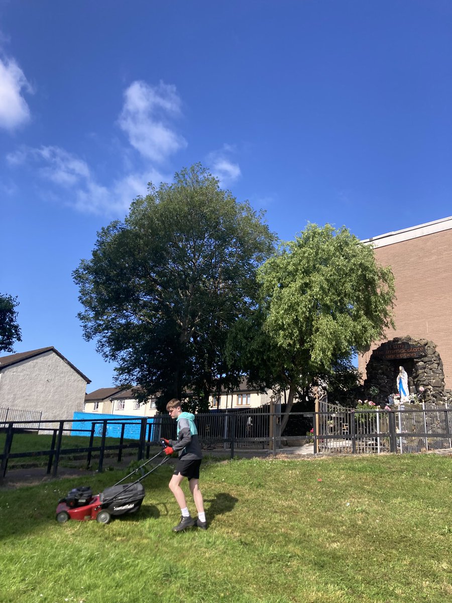 artilleryyc's tweet image. Lads were out this morning and cut the grass and cleared the weeds around the grotto. Had them using petrol lawnmowers for the first time. People stop to chat and one fella bought them tins of juice and biscuits…