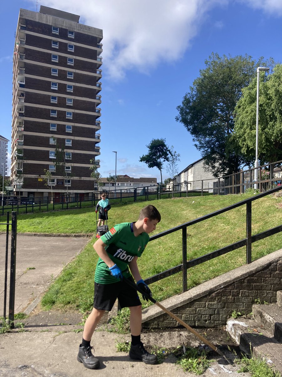 artilleryyc's tweet image. Lads were out this morning and cut the grass and cleared the weeds around the grotto. Had them using petrol lawnmowers for the first time. People stop to chat and one fella bought them tins of juice and biscuits…