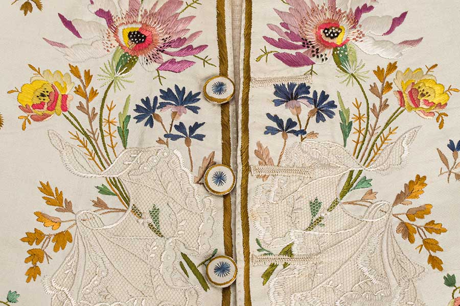 santelmomuseoa's tweet image. 🌺 “Lorategi bat soinean” erakusketa: Barrokoaren eta Ilustrazioaren artean ehungintzan sortu ziren lore motiboen bilakaera aztertzen du
🌹 Museo del Trajeren 76 pieza + STM bildumako 23 + gehiago...
🔹 Komisarioa: Gema Batanero
📆 Irailaren 28ra arte
👉 labur.eus/pigfcwpz…