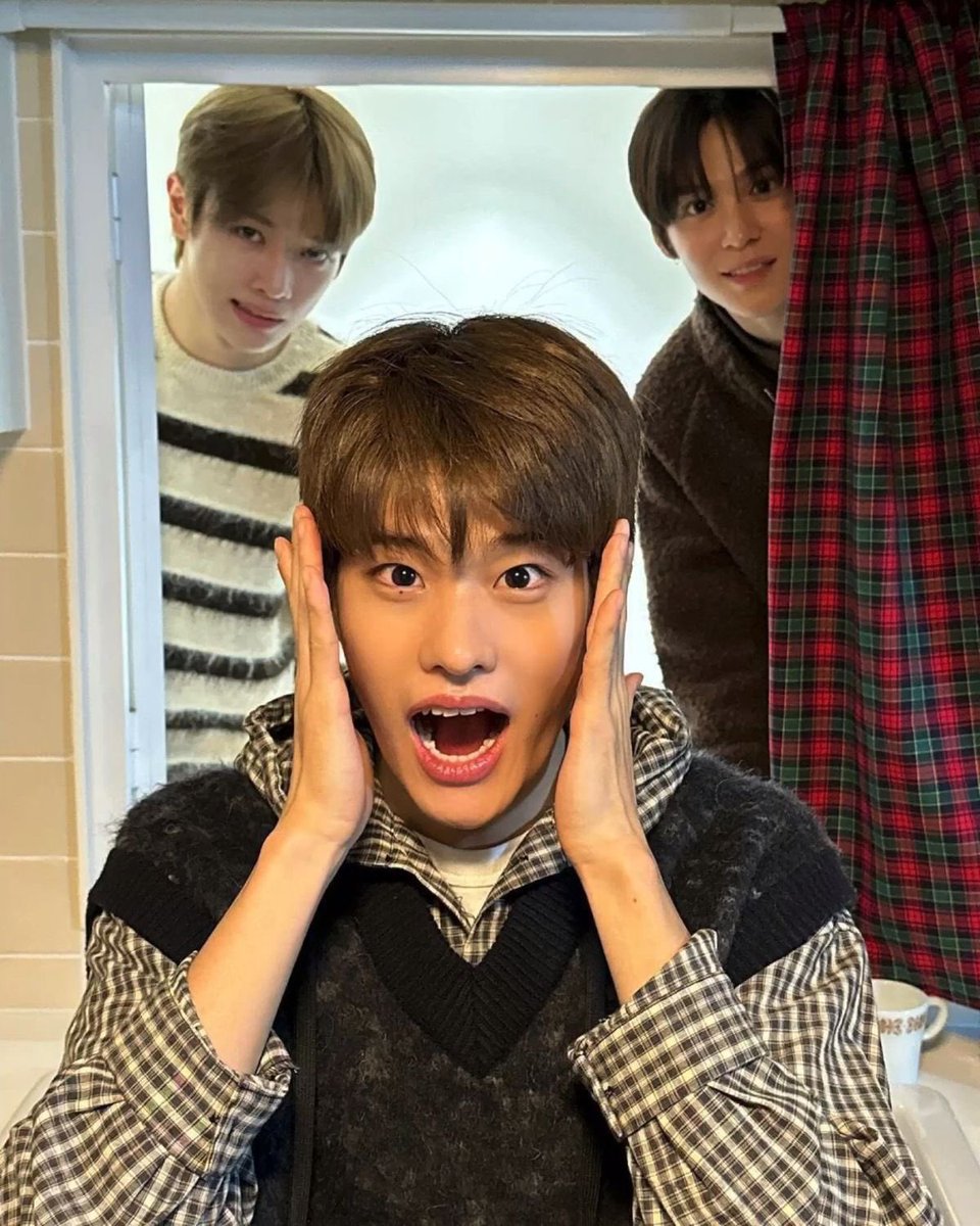 nini (@ninihaseyo) on Twitter photo 