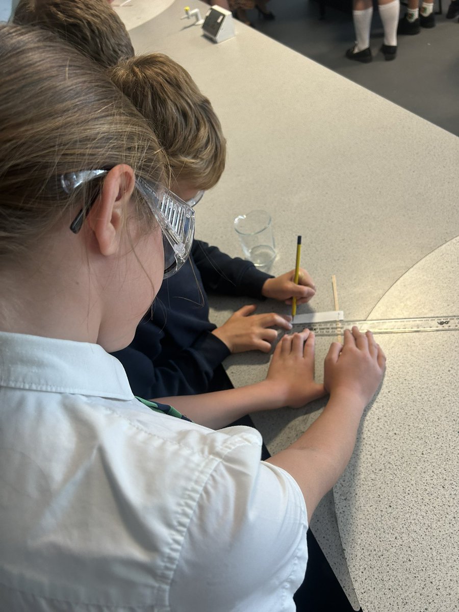 MrAbnett01's tweet image. Science next! Chromatography lesson in progress! 🧫@PoppyfieldSch