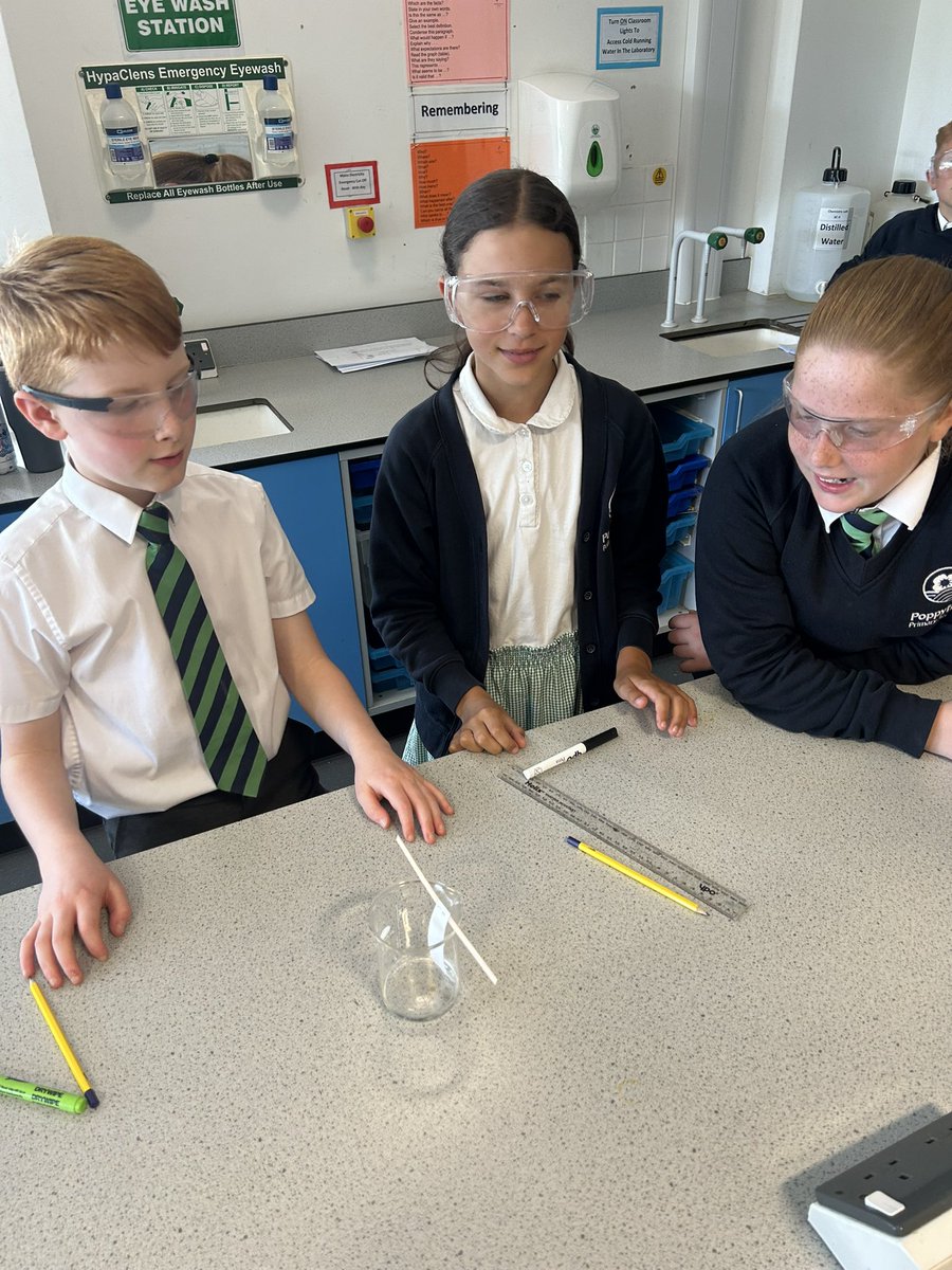 MrAbnett01's tweet image. Science next! Chromatography lesson in progress! 🧫@PoppyfieldSch