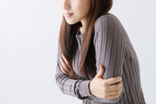 alluxeweb's tweet image. 💙ツボ押しでつらい冷えや倦怠感を緩和💙
女性にとって悩みのタネなのが、冷房による冷え問題。適度な室温を保つことはもちろん大事ですが、長く冷房が効いた部屋にいると、体調不良につながる恐れも。「冷房による体調不良を緩和するツボ」をご紹介。
alluxeweb.com/post/7644/
#冷え性 #ツボ #冷え