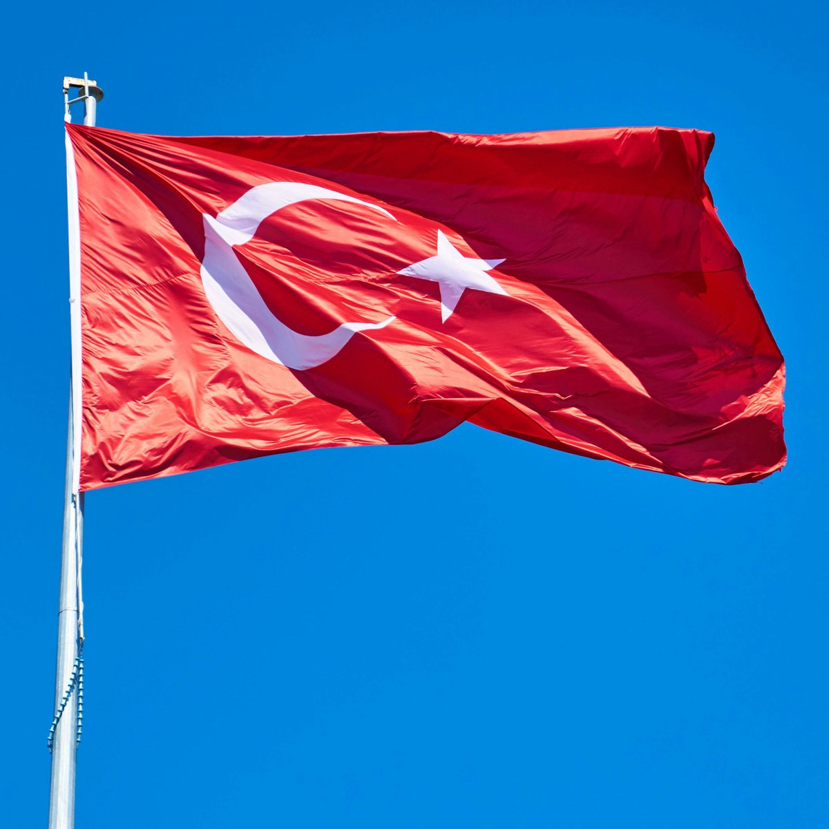 Kahraman ordumuzun Pençe-Kilit Harekâtı bölgesinde icra ettiği arama tarama faaliyetinde, metan gazından etkilenerek şehit olan askerlerimize Allah'tan rahmet, yakınlarına ve yüce Türk milletine başsağlığı diliyoruz.