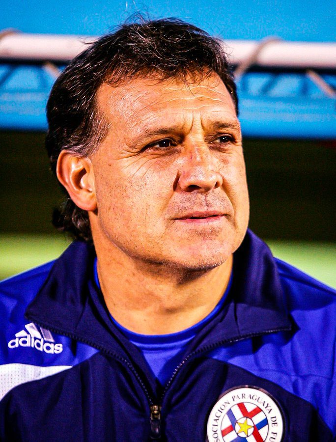 “Extraño todo de Paraguay. Extraño la vida de ahí. Fijate que estuve en Cerro Porteño, Libertad, Newell's, Barcelona, Estados Unidos, México... El fútbol te lleva por diferentes lugares, pero Paraguay es mi lugar en el mundo".

Es hora de volver a casa Tata❤️🏁