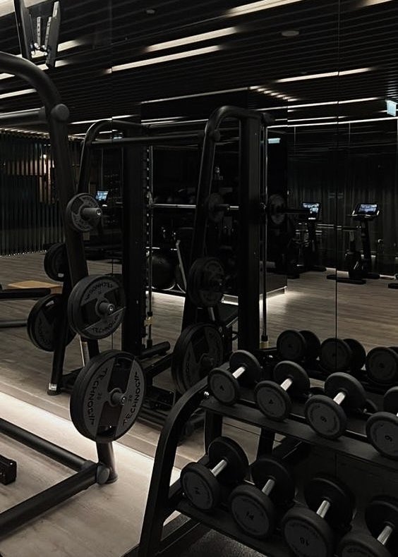 luiminus's tweet image. Just finished my gym sesh for today! Gotta keep my body fit for my upcoming photoshoots. Have a great evening, everyone! 🖤