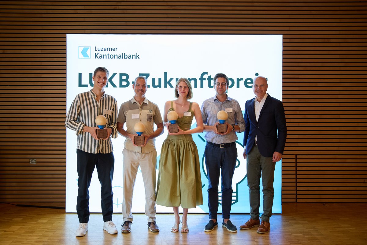 Der LUKB-Zukunftspreis 2025 geht an die Projekte «SendMeBag», «Fitness Integration Perspektive» und «Lentl». Der erstmals vergebene Jurypreis geht an das Projekt «Upgrid». Insgesamt gingen beim Internet-Voting 7'881 Stimmen ein. Zur Medienmitteilung: short.lukb.ch/hn