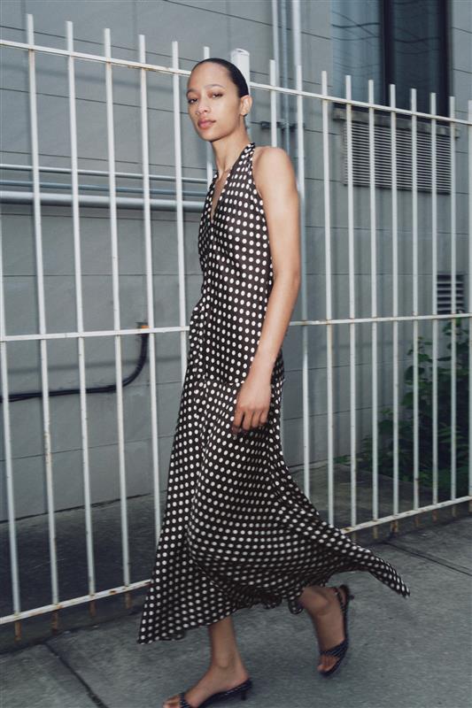 ZARA ワンダーウーマンコラボ ライダース u4yoxg7ai101rlwvfyju.jpg