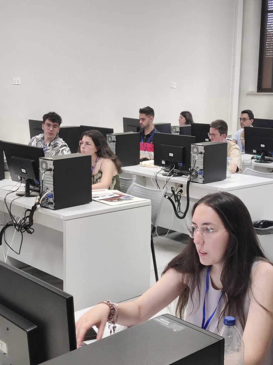 lumes_usal's tweet image. International Summer School on Structured Light and Matter!
💻First session of the course: Hands on Python - Structured Light.
#SomosLUMES @usal #HandsonPython