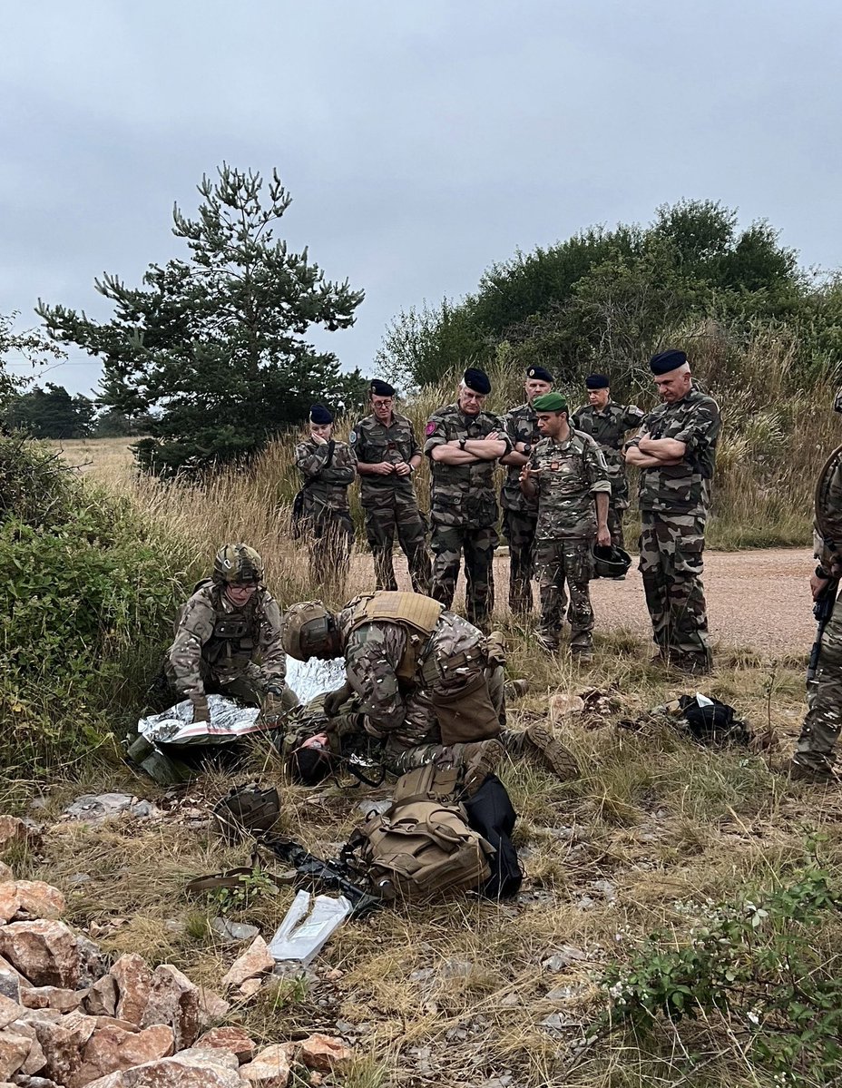 2-3/7 - Larzac : validation du nouveau poste de secours régimentaire avec la Légion Étrangère
✅ une démarche de développement capacitaire à la hauteur des enjeux des armées
 
 🎥 Évaluation capacitaire des antennes chirurgicales de nouvelle génération
youtube.com/shorts/JszguEX…