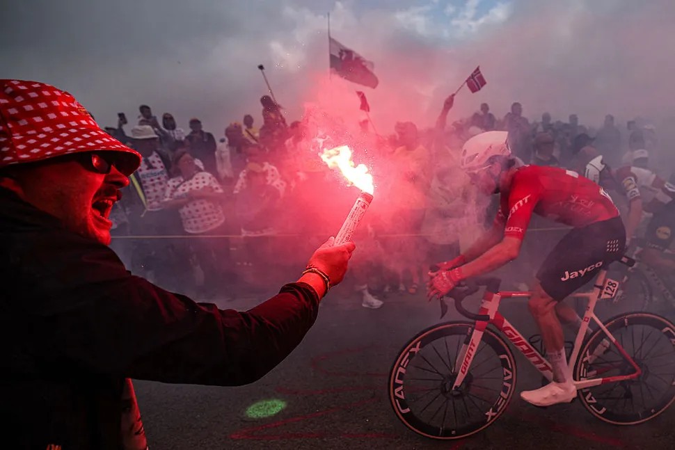 NairoInGreen's tweet photo. Tour organisers say this every time and then attach the sickest picture you've ever seen https://t.co/4k51qmzlOT
