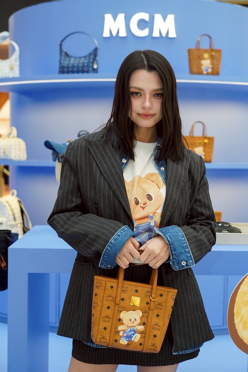 Princess Catherine Blew de Laina of Madelin 😇👑

#MCMxBUTTERBEARwithBecky
#beckysangels‌ #BeckyArmstrong 
#ICONSIAM