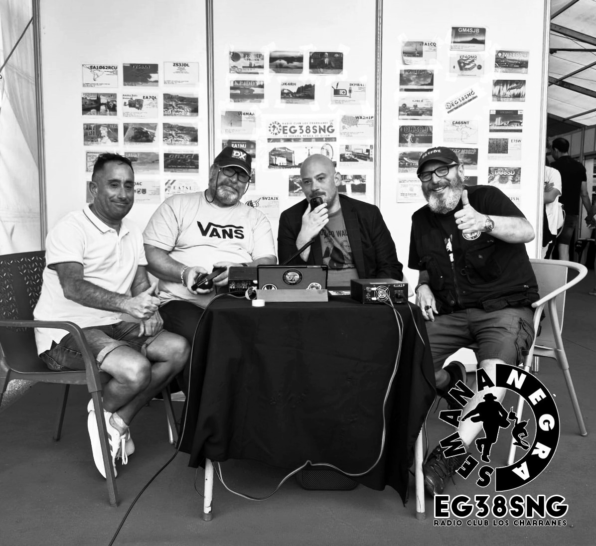 Radio Club Los Charranes (@loscharranes) on Twitter photo 🔊 📻 ¡Alerta en la frecuencia! Un director noir en el stand del Radio Club Los Charranes de la <a href="/snegra/">Semana Negra Gijón</a>. 🕵️¿Buscando la frecuencia del crimen perfecto? 📡 <a href="/MiguelBarrero/">Miguel Barrero</a> #SemanaNegra #Radioafición #HamRadio #LosCharranes #RadioClub #Gijón #Asturias 🔊 📻 ¡Alerta en la frecuencia! Un director noir en el stand del Radio Club Los Charranes de la <a href="/snegra/">Semana Negra Gijón</a>. 🕵️¿Buscando la frecuencia del crimen perfecto? 📡 <a href="/MiguelBarrero/">Miguel Barrero</a> #SemanaNegra #Radioafición #HamRadio #LosCharranes #RadioClub #Gijón #Asturias
