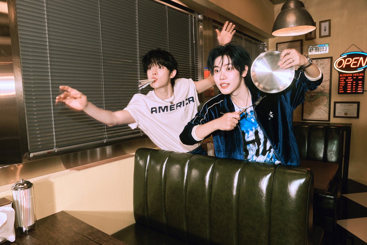 CLOSE YOUR EYES The 2nd Mini Album '𝑺𝒏𝒐𝒘𝒚 𝑺𝒖𝒎𝒎𝒆𝒓