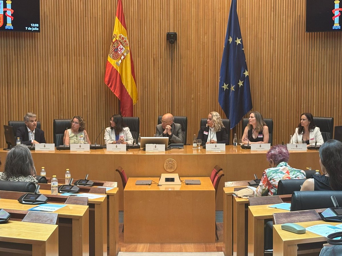 <a href="/MariaSainz11/">Maria Sainz</a> <a href="/Congreso_Es/">Congreso</a> <a href="/UICBarcelona/">UICBarcelona</a> 🗣️ En la mesa, se debaten propuestas sobre cómo mejorar la atención a las personas con #EII con <a href="/geteccu/">GETECCU</a>, <a href="/ACCU_Espana/">ACCU ESPAÑA</a>, <a href="/GETEII/">GETEII</a>, <a href="/SEDISA_NET/">SEDISA</a>, <a href="/sefh_/">S.E.F.H</a>, <a href="/SEMERGENap/">SEMERGEN | Médicos de AP #SEMERGEN25</a>, <a href="/CalidadAsistenc/">SECA ~ Sociedad Española de Calidad Asistencial</a> y <a href="/UICBarcelona/">UICBarcelona</a>