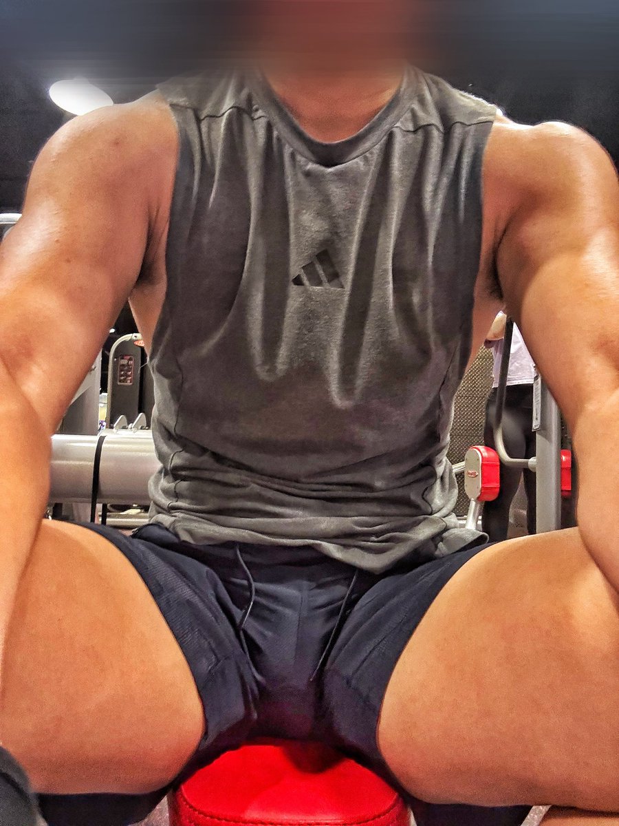 颱風假
還是有來❌運動 ⭕️拍照

健身房大爆滿 超傻眼
我們鄉下人果然不重娛樂