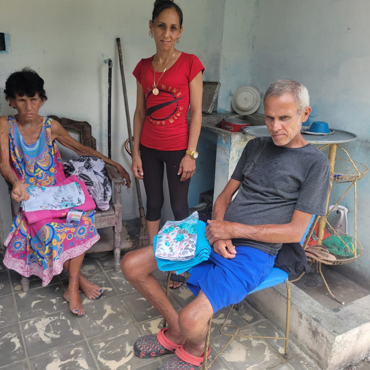 SubASocialFcia's tweet photo. Entrega de colchones, sábanas y toallas a núcleos vulnerables y asistenciados en el consejo popular de Florencia. 
#LatirAvileño 
#ciegoen26 
#florenciavacontodo 
#AsistenciaSocialFlorencia. https://t.co/9vBmTFpDMd