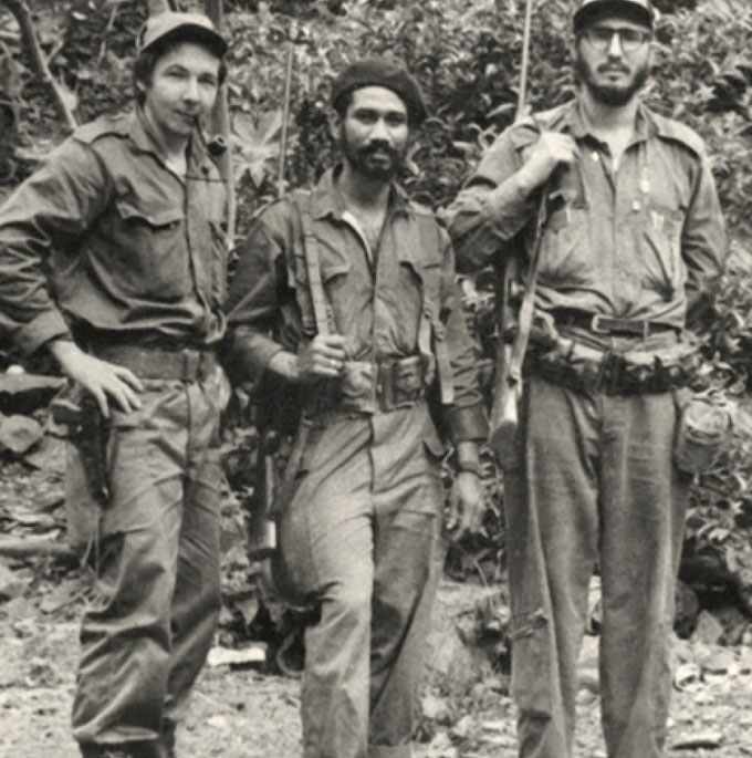 Fidel: "... entendemos por hombre el hombre revolucionario, el hombre de ideas, el hombre de dignidad, el hombre de valor.  Y eso es un fruto de estos años...  la lucha es lo que hace al hombre; el combate es lo que hace al hombre; el trabajo es lo que hace al hombre".