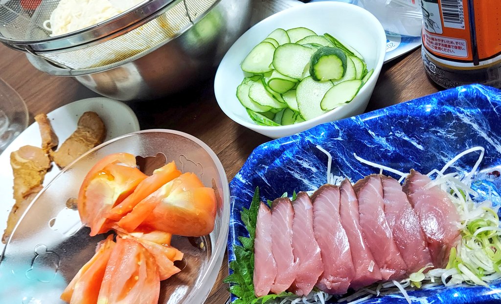 #かえるのごはん

今日もあっちっちぃだからね、こうなったよ(*´-`)