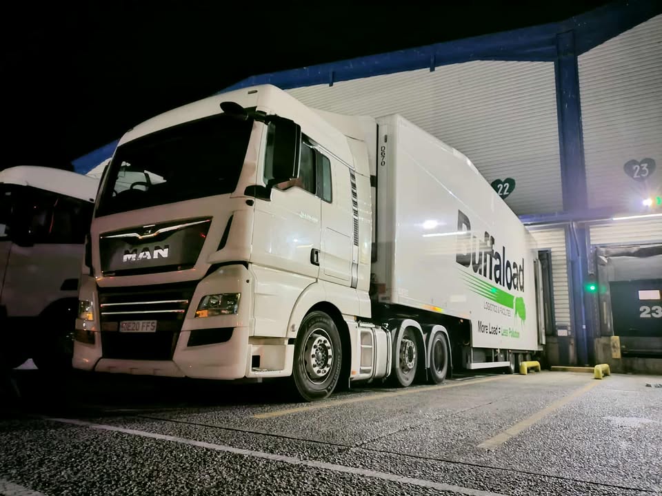 Driver Daniel says, "Nice to see a real MAN at work" 🤣
At Yeo Valley last night.
#mantrucks #hgvdriver #truckerslife #buffaload #yeovalley #coldchainlogistics