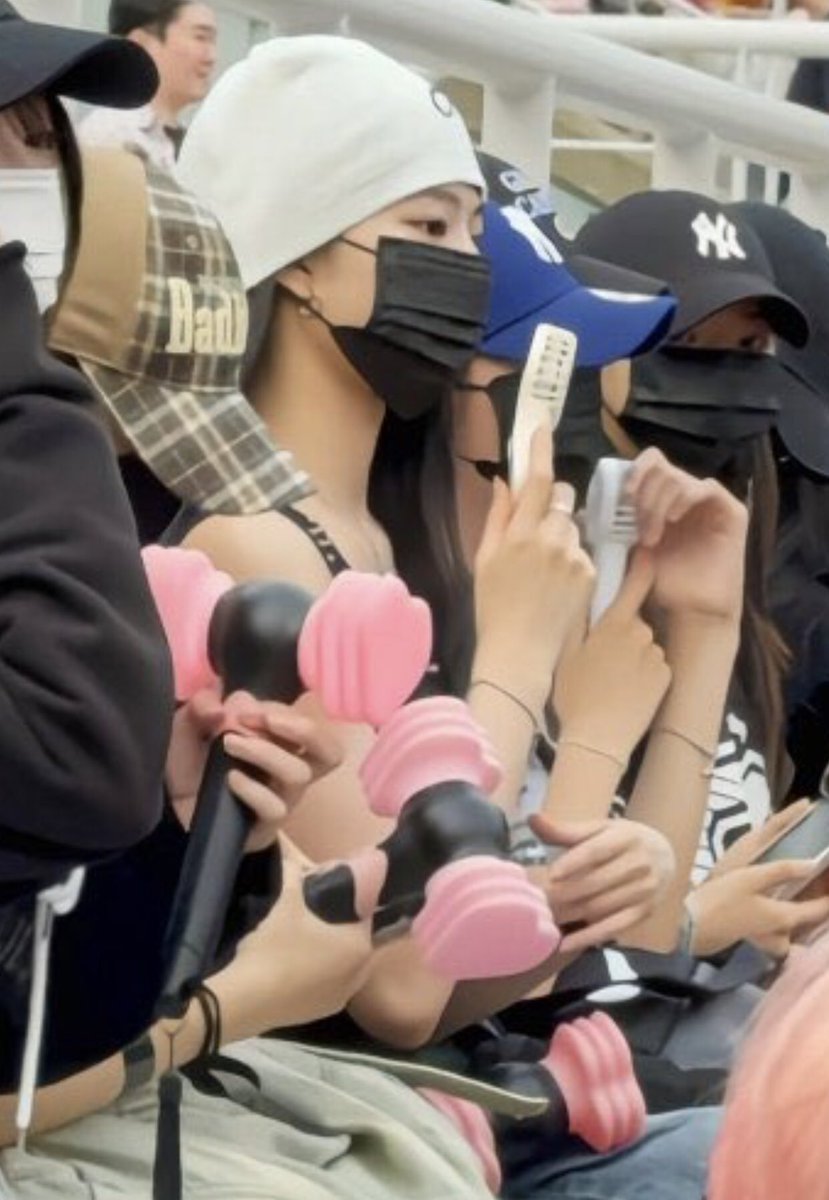 MONSTERSPICS's tweet image. #YGNGG TRAINEE AT BLACKPINK CONCERT ❤️‍🔥
