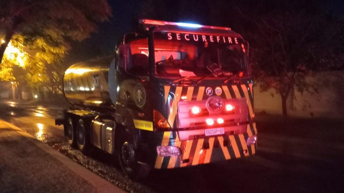 Fidelity_Secure's tweet image. Our Fidelity SecureFire responded within minutes to an early morning emergency fire call in Johannesburg. Through swift coordination and teamwork with local fire services, the situation was brought under control.

#FidelitySecureFire #FireSafety #FirstOnScene #EmergencyServices