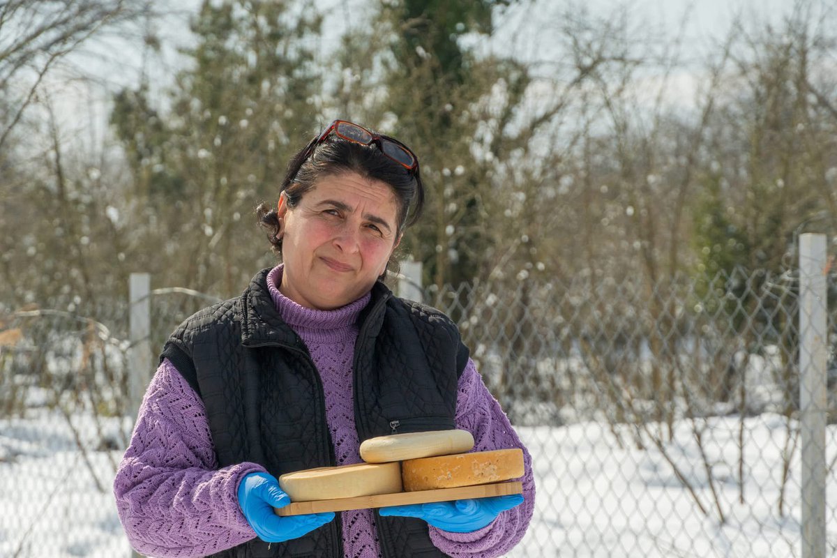 EUinGeorgia's tweet image. 🇪🇺 🇬🇪From childhood memories to entrepreneurship!
Ekaterine Khutkubia from Samegrelo turned her love for fruit preserves into a thriving business — with EU & Sweden’s support. 🧀🍓
Now she inspires others with her innovation & resilience.
👉 bit.ly/4lJbiGj