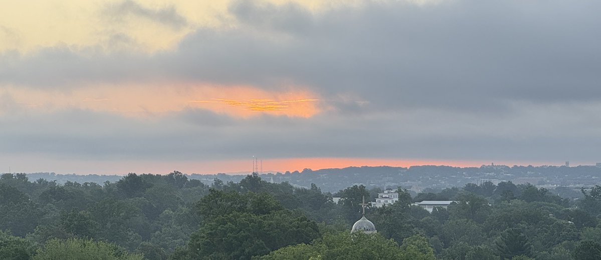 StewartVerdery's tweet image. Sunrise over #DMV before the rain @capitalweather @StormHour