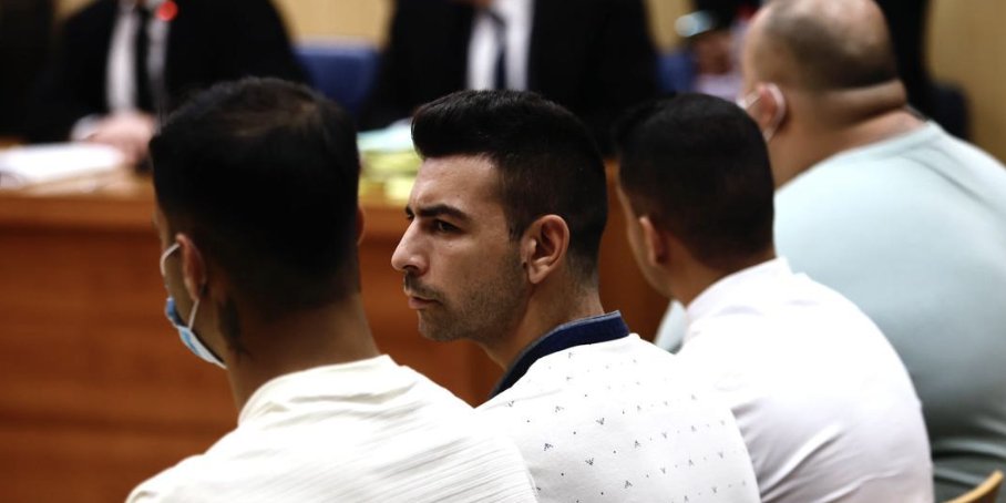 Se fuga a Bulgaria Stefan Simenov, condenado a 12 años de cárcel por la violación grupal de la niña de la Vall d'Albaida, en Valencia. La policía alemana lo paró en un control pero lo dejó ir porque las autoridades españolas no pedían su detención. El violador está en paradero