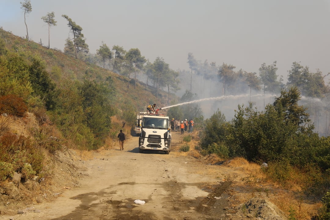 GOAL Global (@goal_global) on Twitter photo 🔥Over 7,000 hectares of land have been destroyed as wildfires burn through #Latakia, #Syria, for a fourth day. Driven by dry heat, strong winds, and war debris, the fires are spreading rapidly across forests and villages.
GOAL through a a strategic partnership with <a href="/AFH_charity/">Action For Humanity</a> 🔥Over 7,000 hectares of land have been destroyed as wildfires burn through #Latakia, #Syria, for a fourth day. Driven by dry heat, strong winds, and war debris, the fires are spreading rapidly across forests and villages.
GOAL through a a strategic partnership with <a href="/AFH_charity/">Action For Humanity</a>