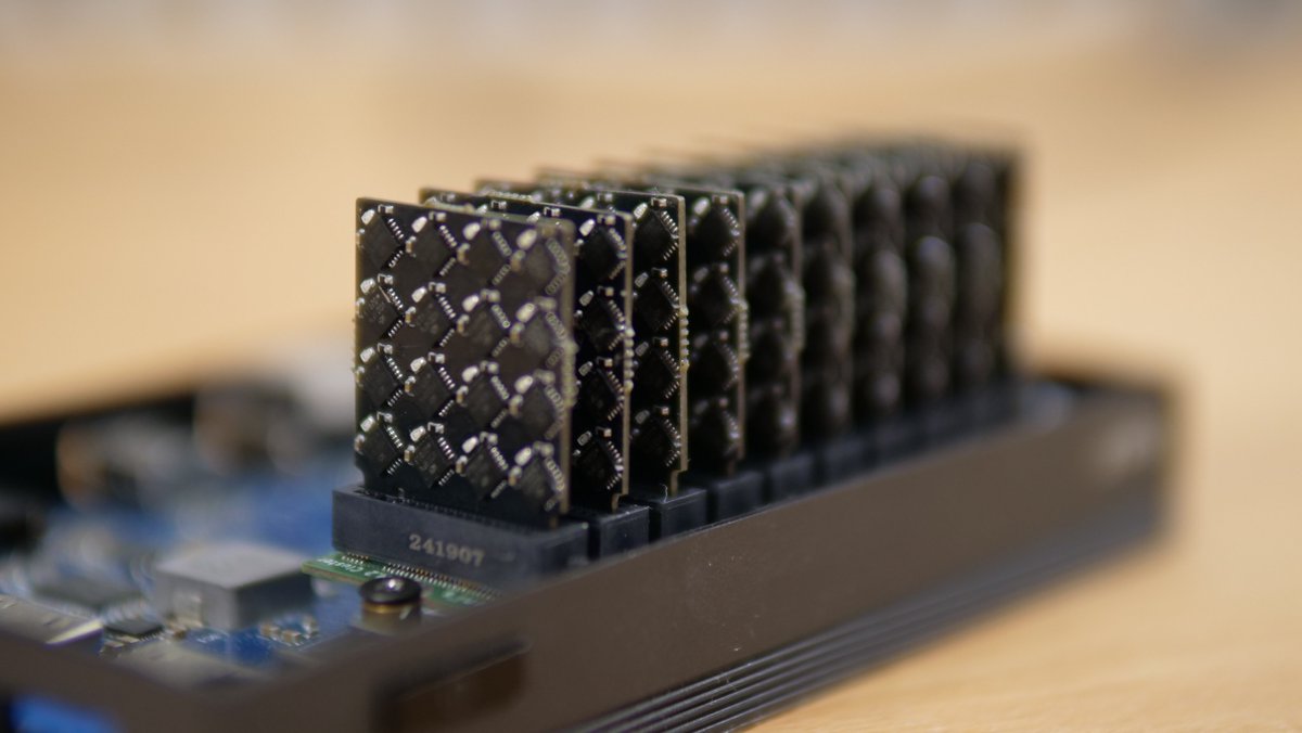 bitluni's tweet image. New RISC-V supercluster done! Not sure if I'm happy that it works or just happy that it's over:
youtu.be/HRfbQJ6FdF0