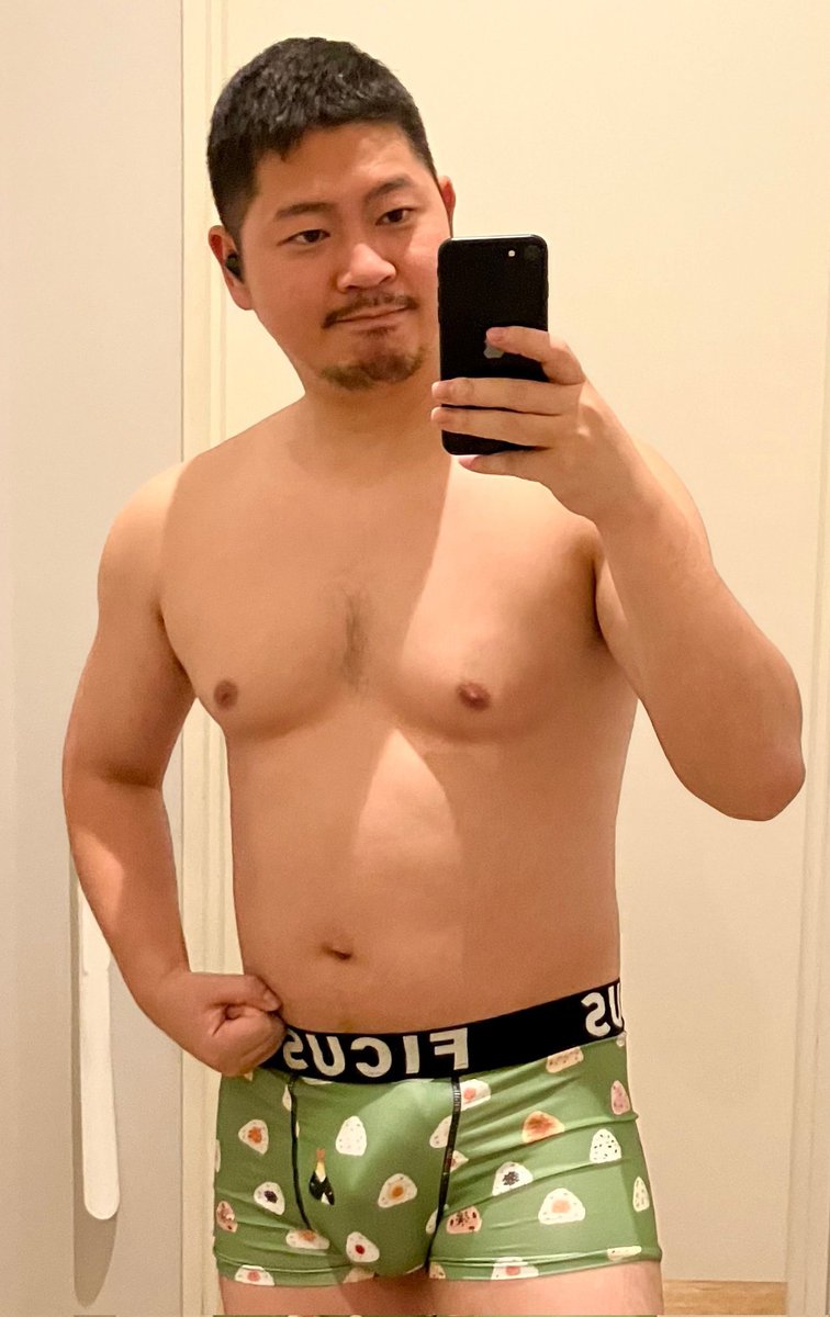 お疲れさまです！
今日は背中やりました✨
気に入ってるおにぎり柄パンツ🍙