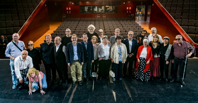 ONCE_oficial's tweet photo. ¿Qué hace una persona con ceguera haciendo teatro?

En el Día internacional de la actriz y el actor🎭, compartimos el artículo '19 Bienal de Teatro de la ONCE' en #REDVisual 

#TeatrONCE #BienalTeatrONCE #ActoresCiegos #ONCECultura #ServiciosSocialesONCE