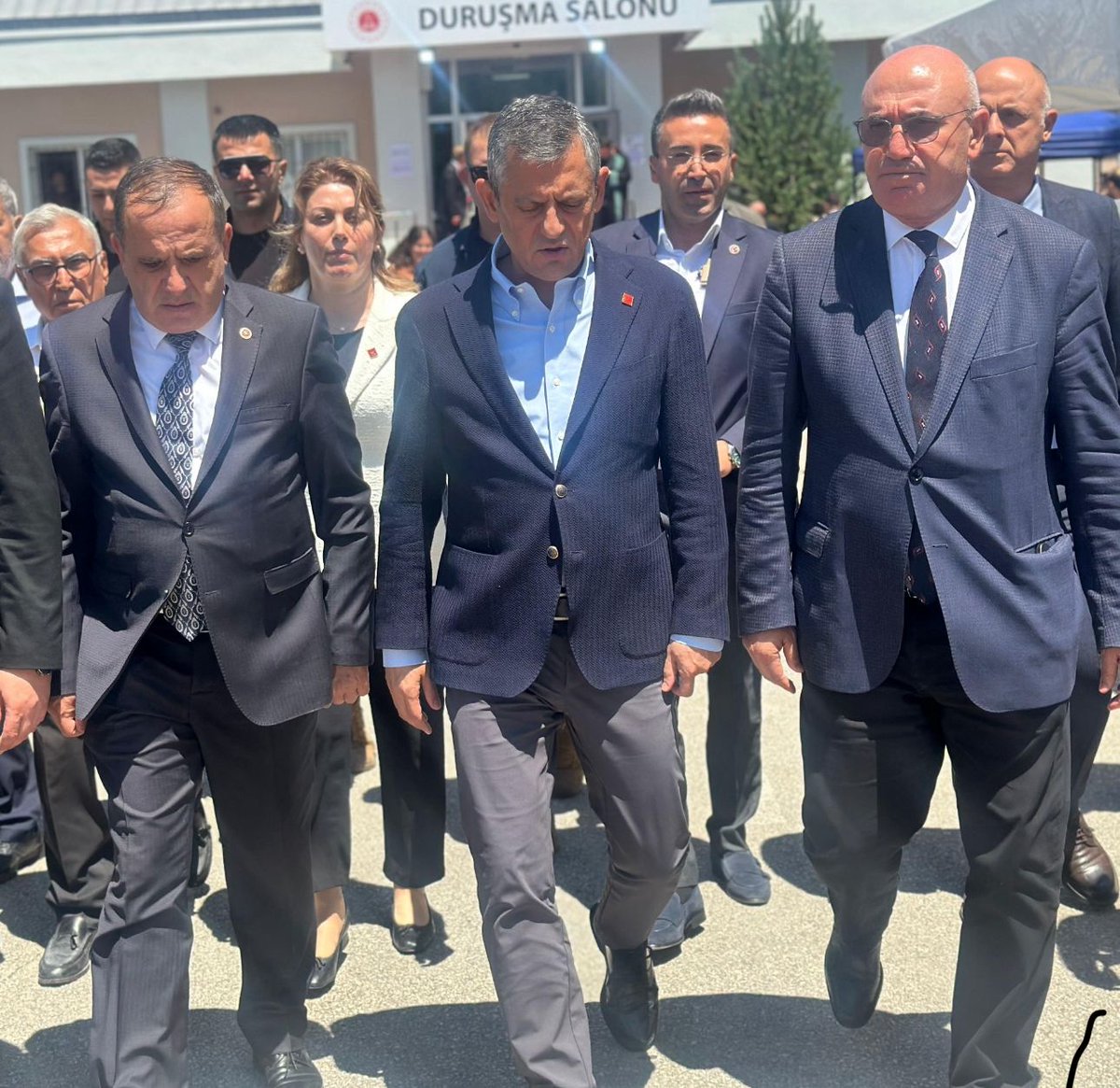 Türker Ateş (@turkerates14) on Twitter photo Kartalkaya’daki yangın faciasına ilişkin yürütülen duruşma sürecini yerinde takip etmek üzere Bolu’ya gelen Genel Başkanımız Sayın <a href="/eczozgurozel/">Özgür Özel</a> ve parti heyetimizle birlikte basın açıklaması gerçekleştirdik. Kartalkaya’daki yangın faciasına ilişkin yürütülen duruşma sürecini yerinde takip etmek üzere Bolu’ya gelen Genel Başkanımız Sayın <a href="/eczozgurozel/">Özgür Özel</a> ve parti heyetimizle birlikte basın açıklaması gerçekleştirdik.