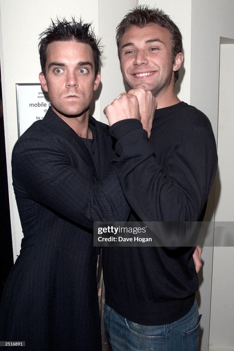 British pop star Robbie Williams and his Cousin pop star Jonathan Wilkes attend the 3rd birthday party celebration of the restaurant "Teatro" (2001)