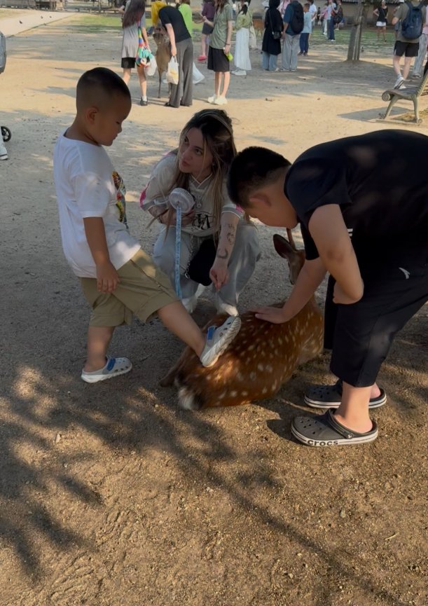 Bapak ahmed suryanto (@bapak7189) on Twitter photo When a Chinese child was stepping on a deer, some Japanese people tried to stop it, but an American woman firmly said "NO" to intervene. <a href="/PhaedraXTeddy/">Phaedra</a>
<a href="/GundamNorthrop/">𝙉𝙤𝙧𝙩𝙝𝙧𝙤𝙥 𝙂𝙪𝙣𝙙𝙖𝙢 ∀ 🏛️ ⚔️ DOGE</a> <a href="/ECOAlphaTango/">αTYGER Ⓥ 🇺🇸</a> <a href="/yuceltanay53/">yücel tanay</a> When a Chinese child was stepping on a deer, some Japanese people tried to stop it, but an American woman firmly said "NO" to intervene. <a href="/PhaedraXTeddy/">Phaedra</a>
<a href="/GundamNorthrop/">𝙉𝙤𝙧𝙩𝙝𝙧𝙤𝙥 𝙂𝙪𝙣𝙙𝙖𝙢 ∀ 🏛️ ⚔️ DOGE</a> <a href="/ECOAlphaTango/">αTYGER Ⓥ 🇺🇸</a> <a href="/yuceltanay53/">yücel tanay</a>