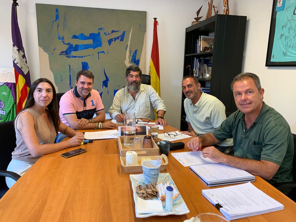 🥳¡Qué cosas más interesantes van a llegar en los próximos meses!

💚Gracias a José Tirado y Jordi Horrach.

@palmafutsal <a href="/FFIB_oficial/">FFIB</a>