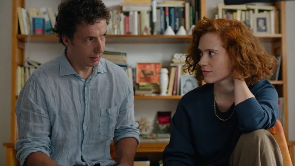 A Spanish couple decides to throw a divorce celebration party, and the preparations are well underway...

The Other Way Around is in cinemas on Friday:

dmovies.org/2024/06/03/the…