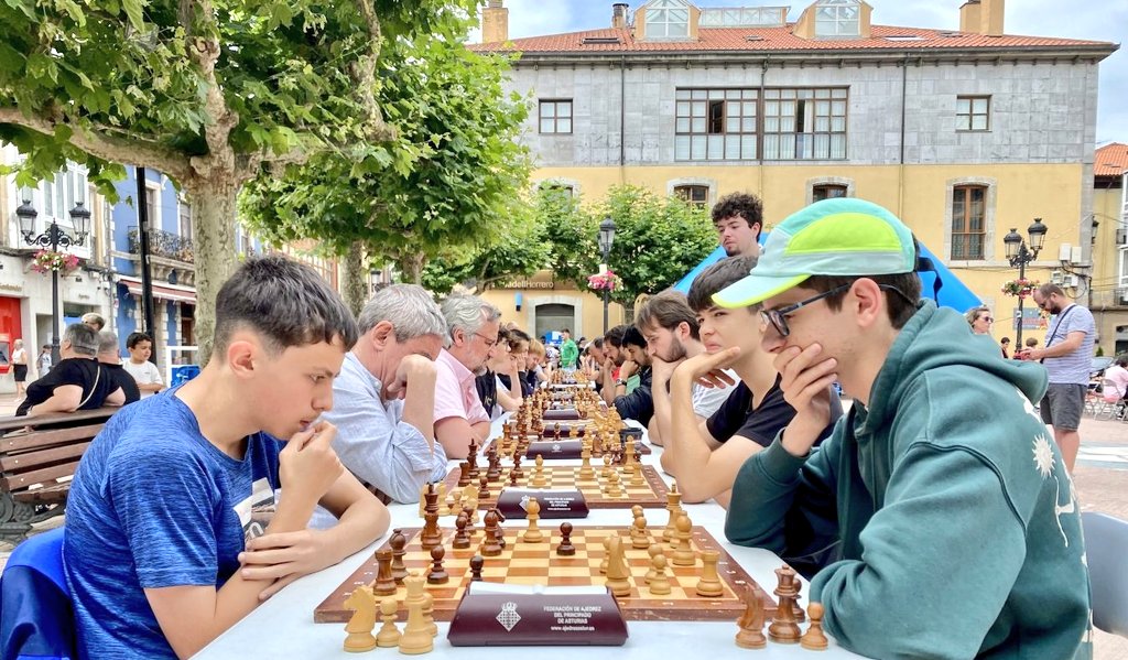 IV OPEN DE RIBADESELLA 
Se jugó éste domingo en Ribadesella el IV open de Ribadesella con 77 jugadores y David Junquera quedó en un buen 9° puesto con 5.5/8
info64.org/iv-open-de-rib…