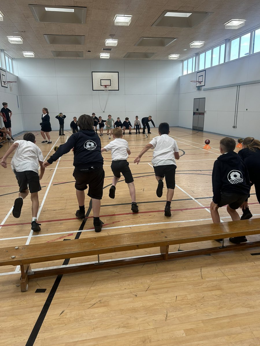 MrAbnett01's tweet image. Dodgeball time 🏐@PoppyfieldSch