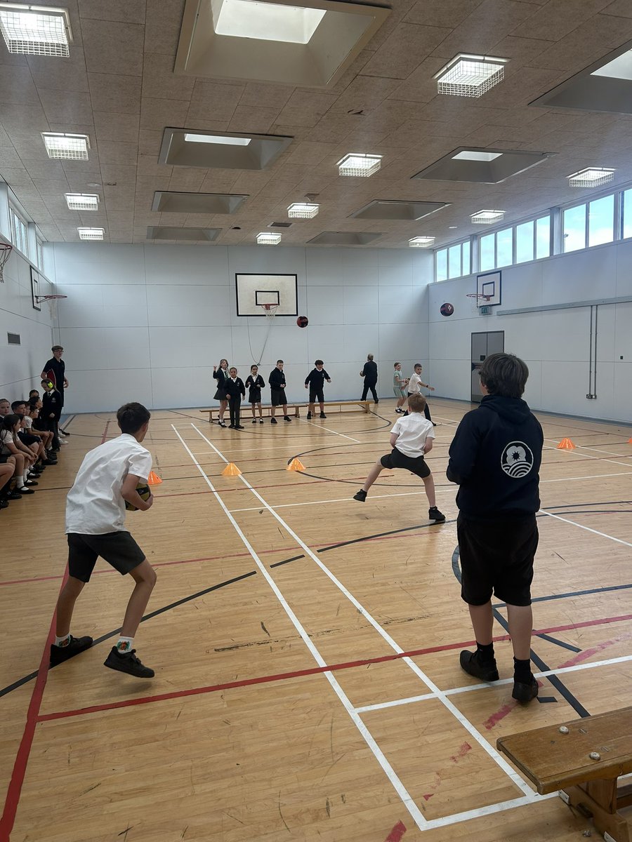 MrAbnett01's tweet image. Dodgeball time 🏐@PoppyfieldSch