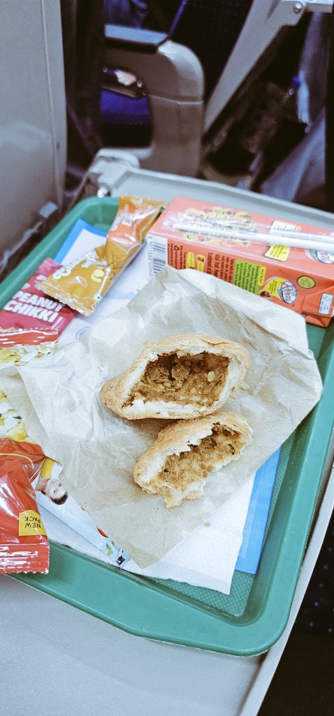 मा. रेल मंत्री भारत सरकार केंद्र सरकार की बडी उपलब्धियों में शूमार वंदे भारत ट्रेन में क्या आपने कभी खाने की गुणवत्ता का जायजा लिया है।
अक्सर इसमें लखनऊ से मेरठ और मेरठ से लखनऊ यात्रा करता हूँ।बार बार अनुरोध करने पर भी खाना निम्न गुणवत्ता का बासी मिलता है।
कृपया संज्ञान ले।