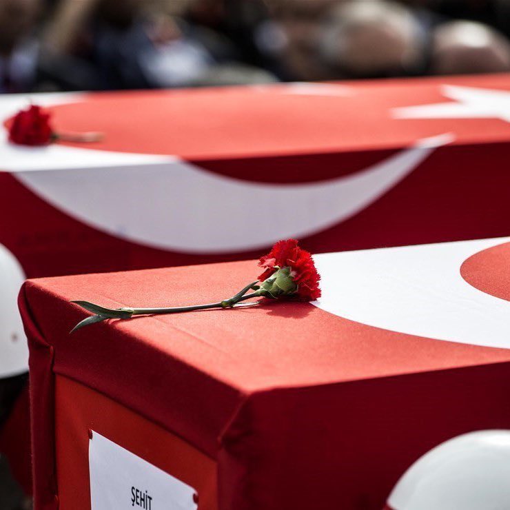 Aziz ve asil ruhlarınız şad olsun.🇹🇷

Son 24 saatte, metan gazından etkilenen 12 vatan evladı Şehit oldu.

12 Yiğit!

Türk milletinin başı sağ olsun.🇹🇷