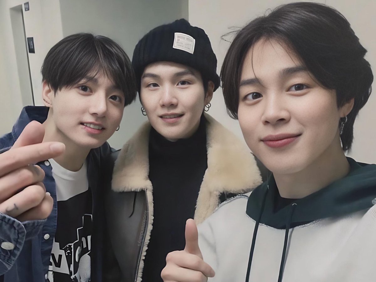 kookmindailys's tweet image. HAVE A SAFE FLIGHT MY BABIES