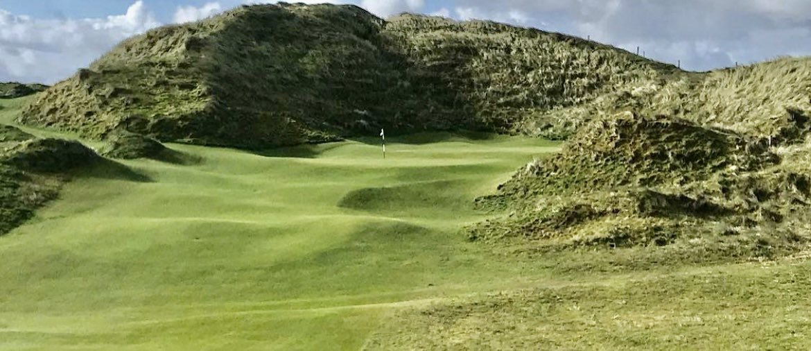 GreatGolfHoles's tweet image. 15th Hole, Doonbeg Golf Links, Doonbeg, County Clare, Ireland
