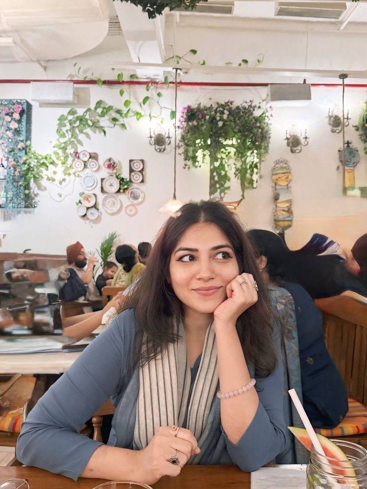 ArpitaSharmaaa's tweet photo. I met my best friend after 3 months.
He asked me about life.

I told him how work is going great – my roles and responsibilities have grown, and honestly… I’m loving it.

But then he asked me a question that completely caught me off guard.

👇 https://t.co/Xaa2raN7Aw