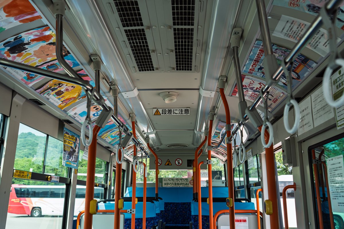 ueda_bus's tweet image. 【七夕ギャラリーバス運行スタート！】
本日 7月7日（月） から 8月29日（金） まで、
真田地区の保育園・幼稚園の園児たちの作品を展示した
「七夕ギャラリーバス」が運行します🚌🎋
真田地区を走る4台のバスが、
子どもたちの夢と願いで彩られています！…